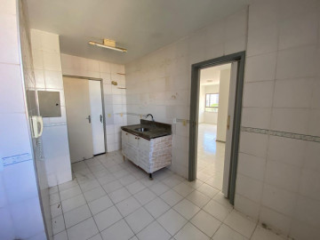 Cozinha com despensa e rea de servios