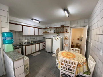 Cozinha com armrios planejados