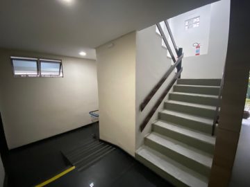 Acesso pelas escadas