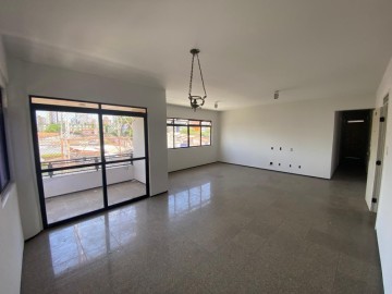 Ampla sala com piso em granito