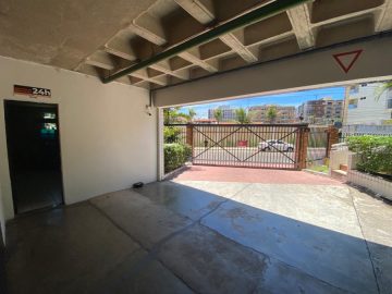 Mini mercado no pavimento das vagas do apartamento
