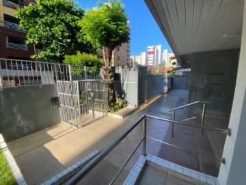 Entrada social com rampa de acesso