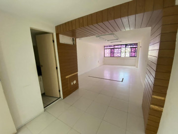 Sala com um banheiro