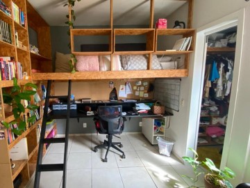 Sute I com closet