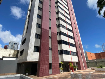 Fachada e ptio frontal 